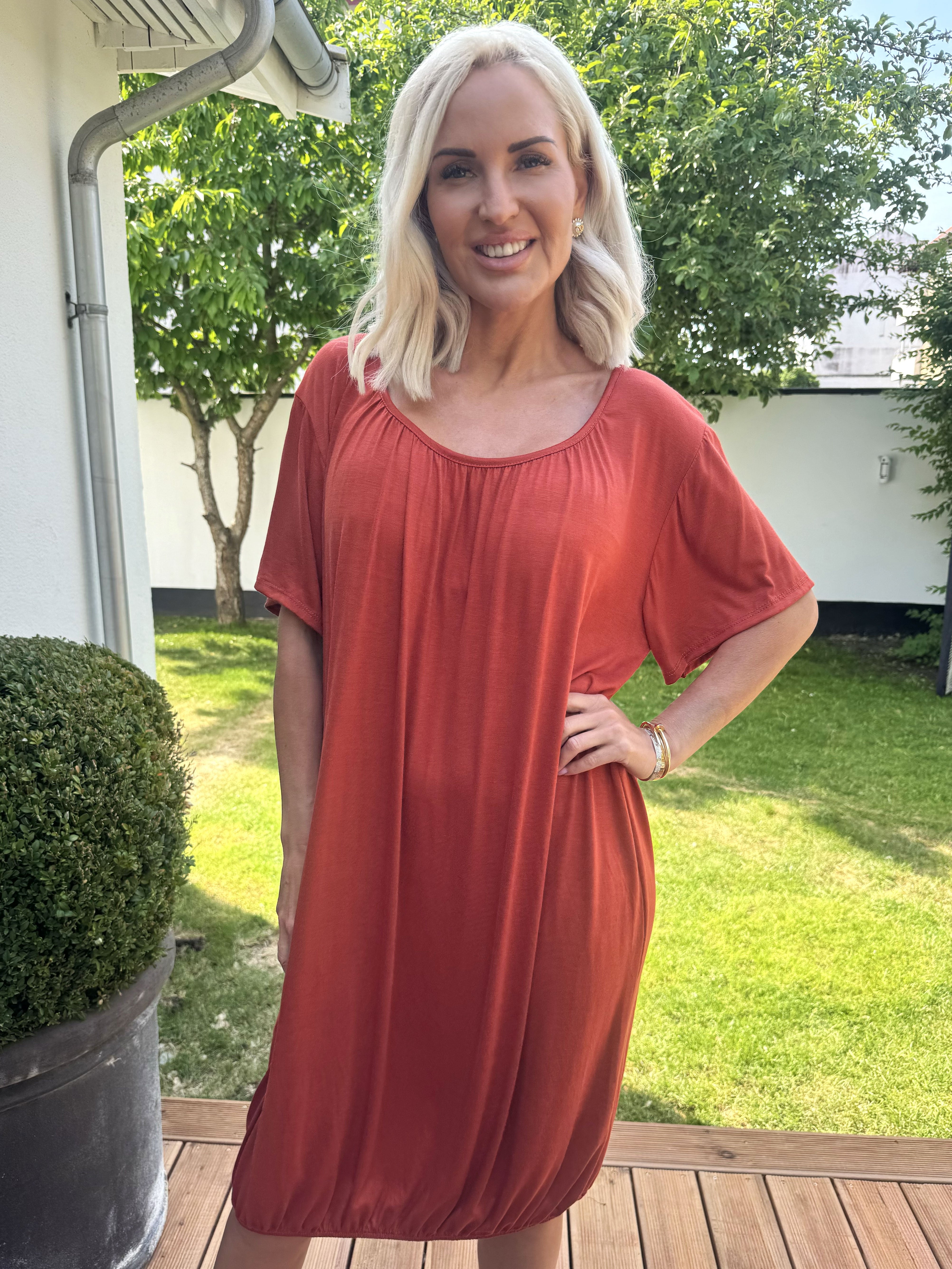 Miracle Dress - Basis kjole i viskose med elastik forneden